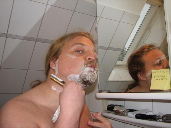 Ulf rasiert sich immer noch