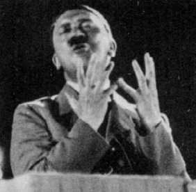 Hitler, die Knochen noch mit Fleisch überzogen.