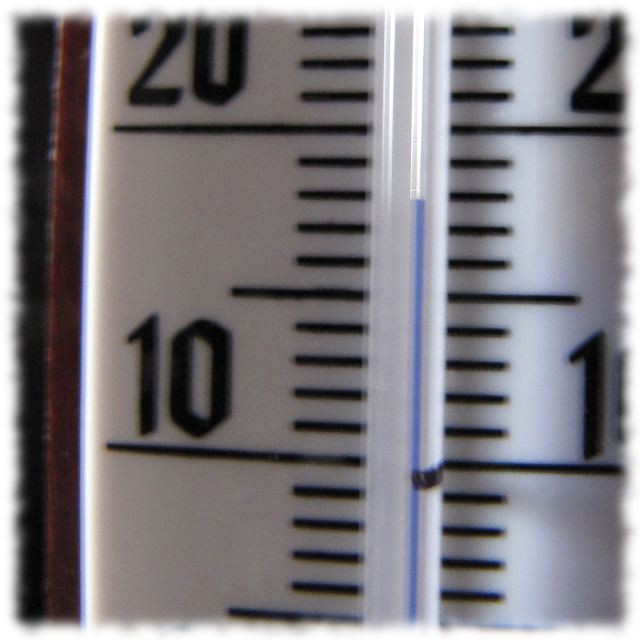 Thermometer: Endlich Zimmertemperatur von achtzehn Grad Celsius.