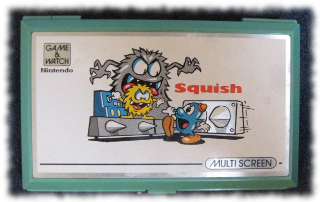LCD-Spiel SQUISH von Nintendo (1986), zugeklappt.