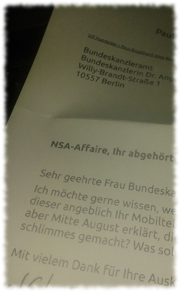 Photo des ausgedruckten Briefes an Bundeskanzlerin Merkel.
