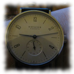 Nomos-Uhr, zum einjhrigen berleben gekauft