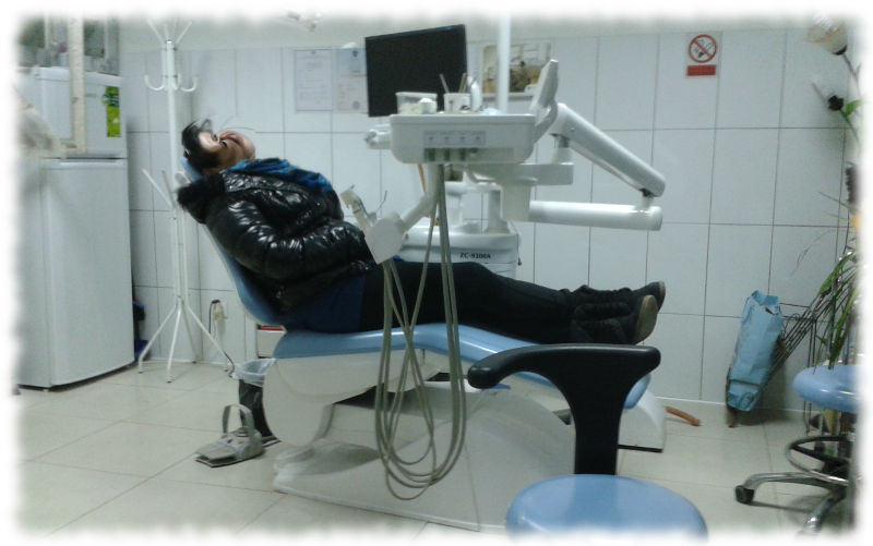 Beim Zahnarzt in Gjilan/Kosovo.